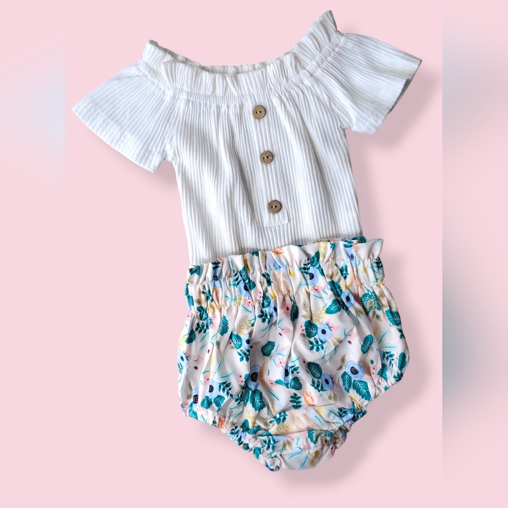 SHEIN Baby Girl's 2pc Set | Bodysuit and shorts | 12-18m